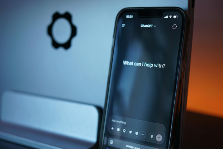 ChatGPT Ads avança no mercado publicitário e aumenta a pressão competitiva sobre a Meta